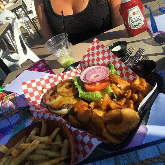 Social media post by vuelapaloma76